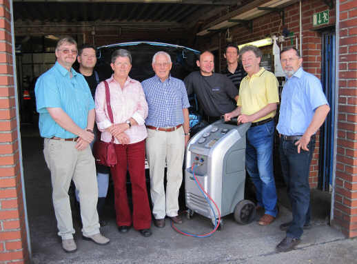 Die SPD-Abordnung zu Gast bei der Firma FUN-Automobile in Alverskirchen: Dr. Wilfried Hamann, Michael Nordhoff FUN-Automobile), Gundi Grabenmeier, Fred Heinemann, Marcus Fuchtmann und Kevin Fischer (beide FUN-Auomobile), Wolfram Kötting und Alfred Wolk.